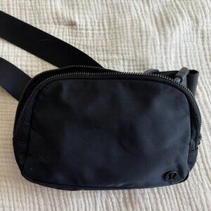 Lululemon Everywhere Belt Bag – Black, One Size